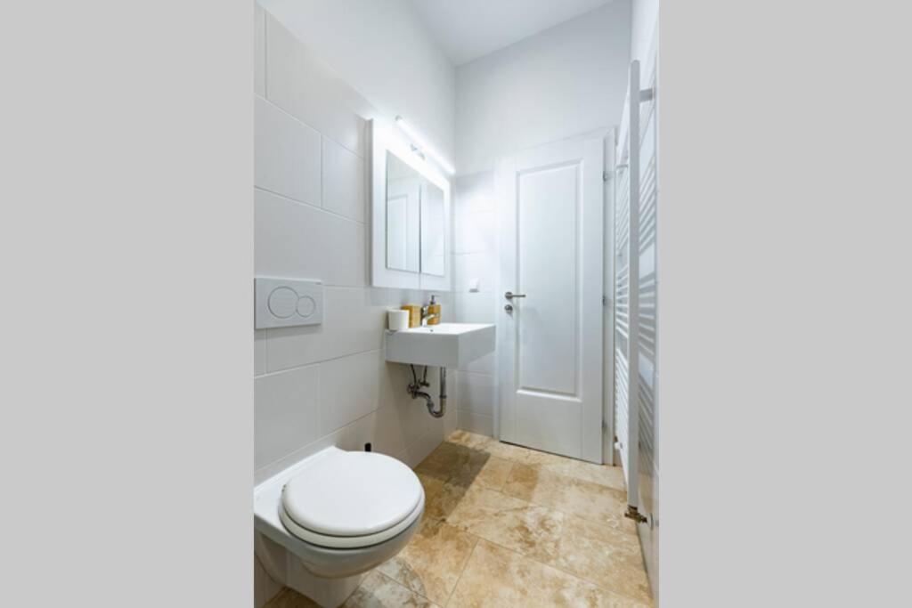 וינה Modern Apartment Next To Subway Station מראה חיצוני תמונה